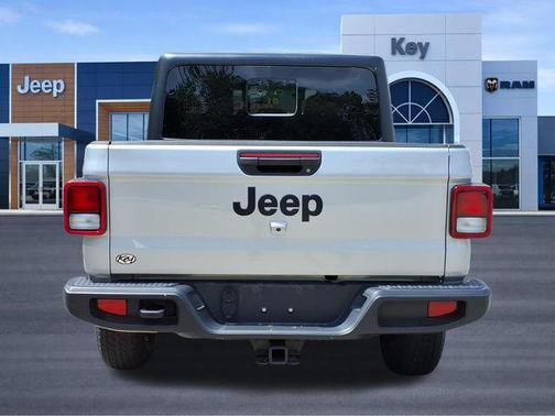 Silver Zynith Clearcoat 2023 Jeep Gladiator Sport S