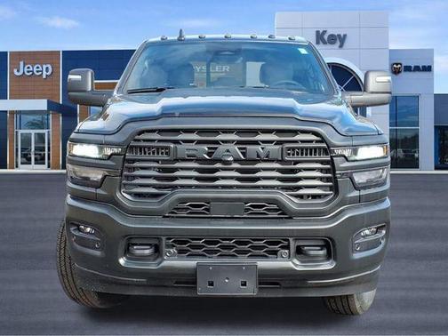 Diamond Black Crystal Pearlcoat 2025 RAM 2500 Tradesman Crew Cab 4x4 6'4' Box