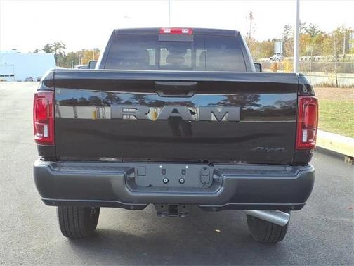 2025 RAM 2500 Tradesman Crew Cab 4x4 6'4' Box
