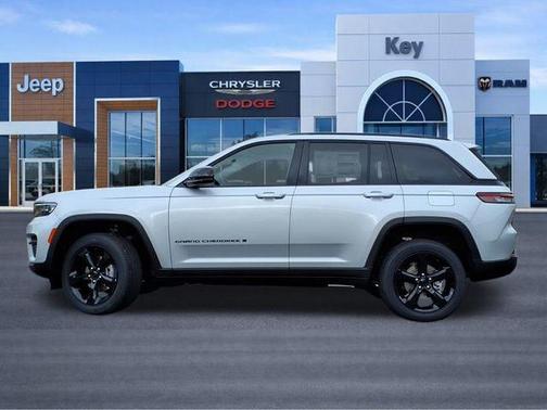 Silver Zynith 2025 Jeep Grand Cherokee Altitude