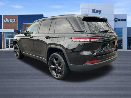 Diamond Black Crystal Pearlcoat 2023 Jeep Grand Cherokee Limited