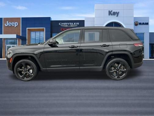 Diamond Black Crystal Pearlcoat 2023 Jeep Grand Cherokee Limited