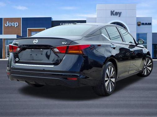 Super Black Clearcoat 2022 Nissan Altima 2.5 SV