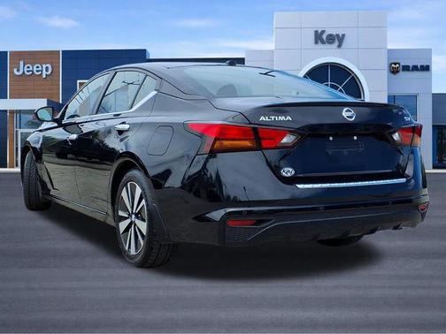 Super Black Clearcoat 2022 Nissan Altima 2.5 SV