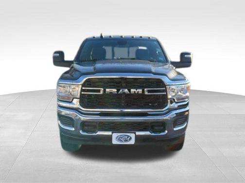Granite Crystal Metallic Clearcoat 2023 RAM 2500 Tradesman Crew Cab 4x4 6'4' Box