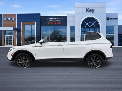 White 2022 Volkswagen Tiguan 2.0T SE 4MOTION