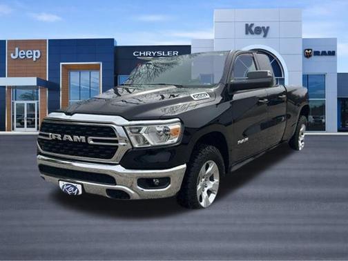 Diamond Black Crystal Pearlcoat 2022 RAM 1500 Big Horn/Lone Star
