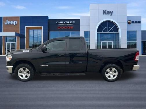Diamond Black Crystal Pearlcoat 2022 RAM 1500 Big Horn/Lone Star