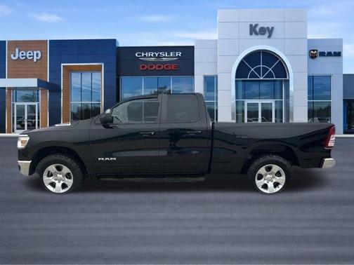 Diamond Black Crystal Pearlcoat 2022 RAM 1500 Big Horn/Lone Star