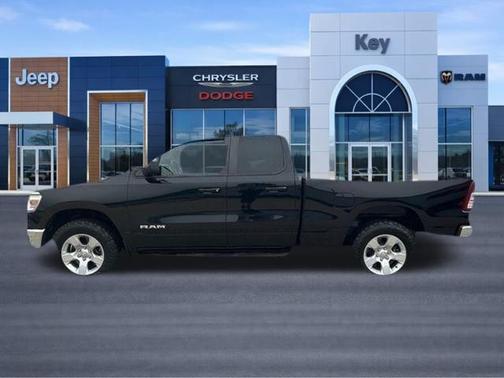 Diamond Black Crystal Pearlcoat 2022 RAM 1500 Big Horn/Lone Star