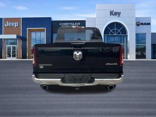 Diamond Black Crystal Pearlcoat 2022 RAM 1500 Big Horn/Lone Star