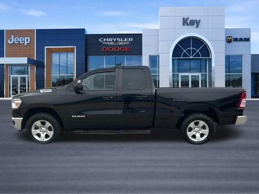Diamond Black Crystal Pearlcoat 2022 RAM 1500 Big Horn/Lone Star
