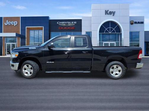 Diamond Black Crystal Pearlcoat 2022 RAM 1500 Big Horn/Lone Star