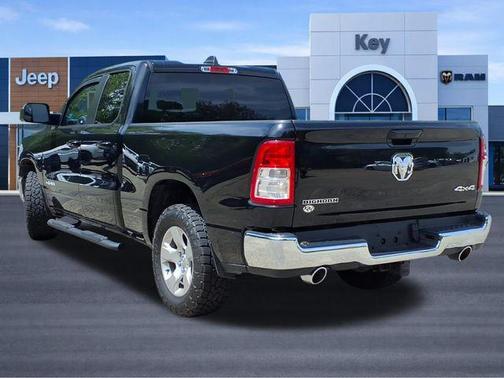 Diamond Black Crystal Pearlcoat 2022 RAM 1500 Big Horn/Lone Star