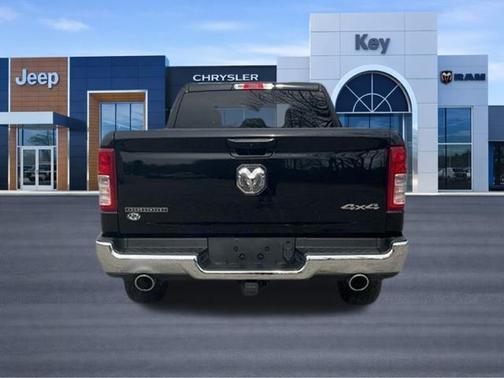 Diamond Black Crystal Pearlcoat 2022 RAM 1500 Big Horn/Lone Star