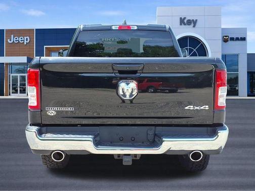 Diamond Black Crystal Pearlcoat 2022 RAM 1500 Big Horn/Lone Star