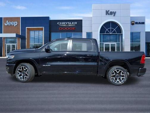 Diamond Black Crystal Pearlcoat 2026 RAM 1500 Laramie