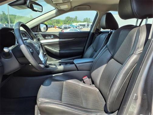 2022 Nissan Maxima SV Xtronic CVT