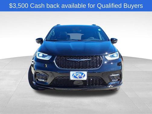 Diamond Black Crystal Pearlcoat 2026 Chrysler Pacifica L