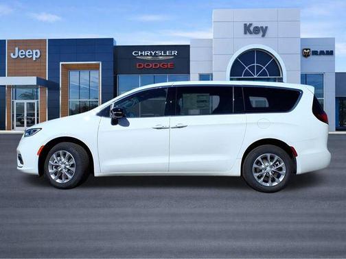 Bright White Clearcoat 2026 Chrysler Pacifica L