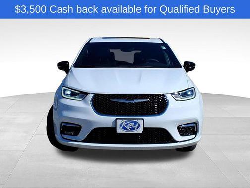 Bright White Clearcoat 2026 Chrysler Pacifica L