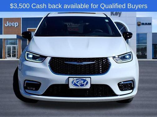 Bright White Clearcoat 2026 Chrysler Pacifica L