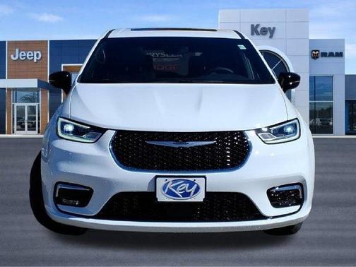 Bright White Clearcoat 2026 Chrysler Pacifica L