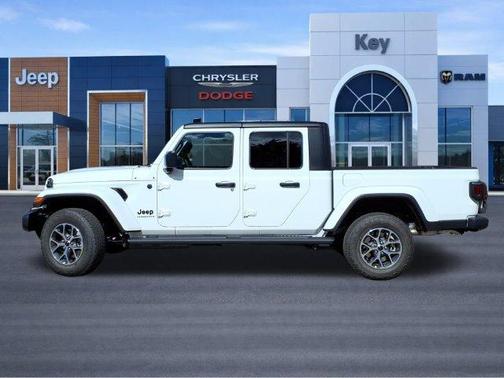 Bright White Clearcoat 2027 Jeep Gladiator Sport S