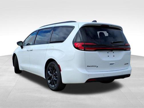 Bright White Clearcoat 2026 Chrysler Pacifica Limited