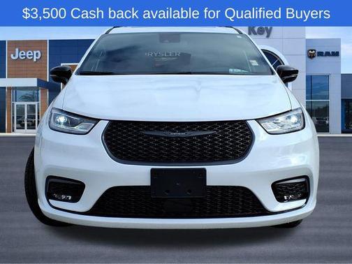 Bright White Clearcoat 2026 Chrysler Pacifica Limited