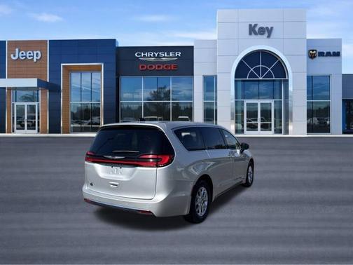 Silver Mist Clearcoat 2024 Chrysler Pacifica Touring L