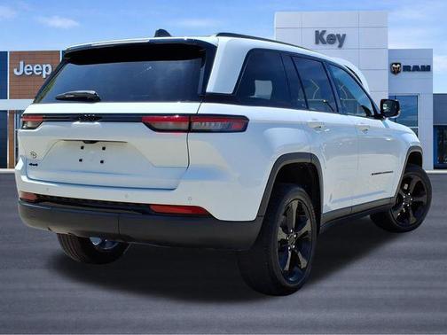 Bright White Clearcoat 2023 Jeep Grand Cherokee Altitude
