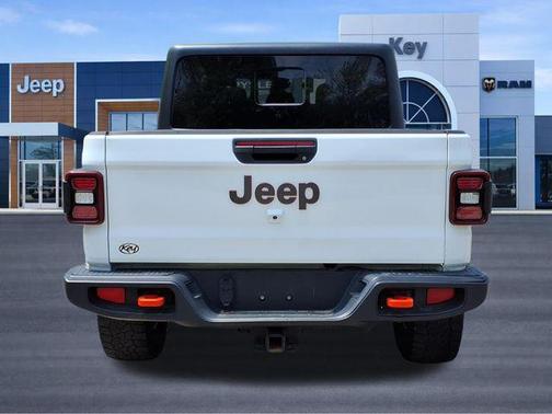 Bright White Clearcoat 2024 Jeep Gladiator Mojave