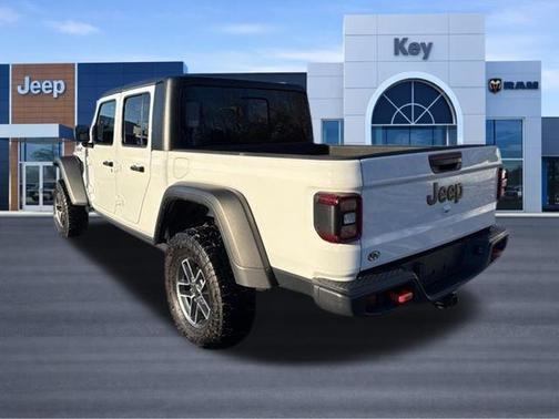 Bright White Clearcoat 2024 Jeep Gladiator Mojave