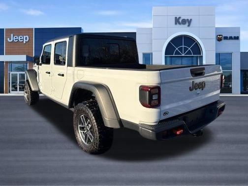 Bright White Clearcoat 2024 Jeep Gladiator Mojave