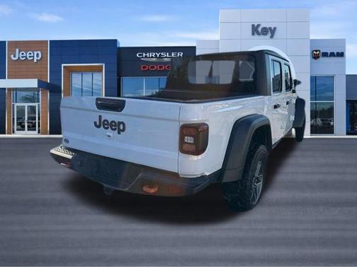 Bright White Clearcoat 2024 Jeep Gladiator Mojave
