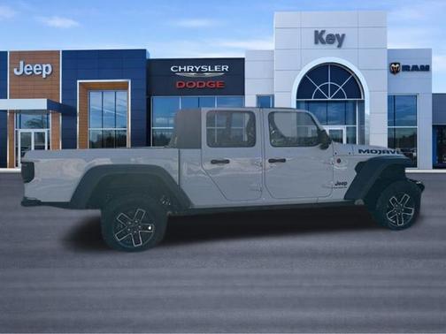 Bright White Clearcoat 2024 Jeep Gladiator Mojave