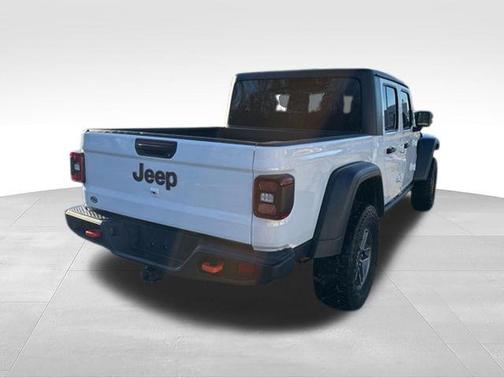 Bright White Clearcoat 2024 Jeep Gladiator Mojave