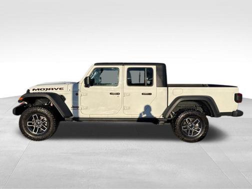 Bright White Clearcoat 2024 Jeep Gladiator Mojave