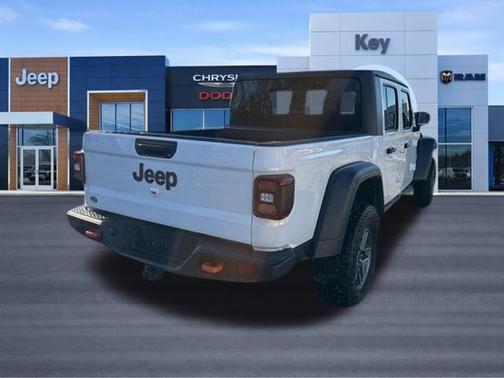 Bright White Clearcoat 2024 Jeep Gladiator Mojave