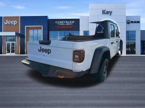 Bright White Clearcoat 2024 Jeep Gladiator Mojave