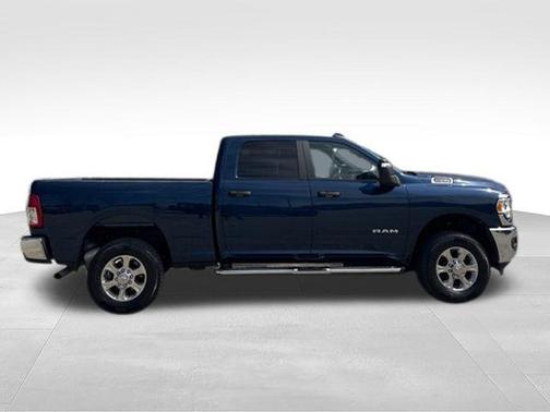 Patriot Blue Pearlcoat 2024 RAM 2500 Big Horn Crew Cab 4x4 6'4' Box