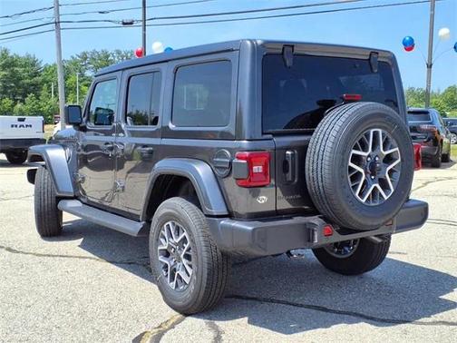 2025 Jeep Wrangler 4-Door Sahara 4x4