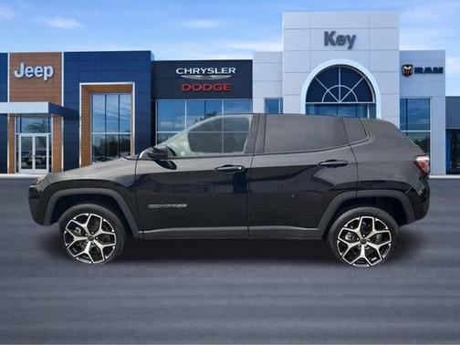 Diamond Black Crystal Pearlcoat 2025 Jeep Compass Limited