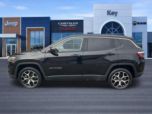 Diamond Black Crystal Pearlcoat 2025 Jeep Compass Limited