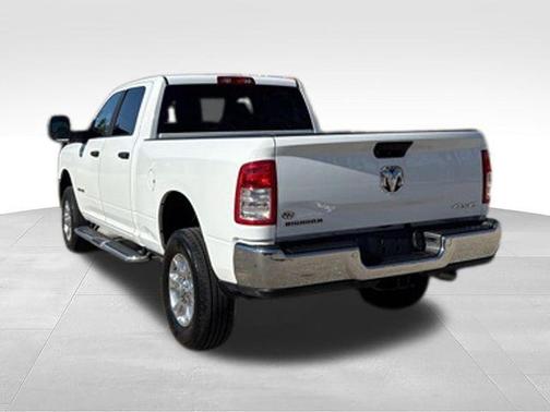 Bright White Clearcoat 2024 RAM 2500 Big Horn Crew Cab 4x4 6'4' Box