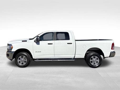 Bright White Clearcoat 2024 RAM 2500 Big Horn Crew Cab 4x4 6'4' Box