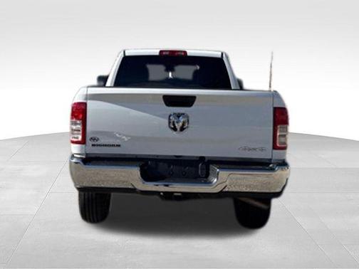 Bright White Clearcoat 2024 RAM 2500 Big Horn Crew Cab 4x4 6'4' Box