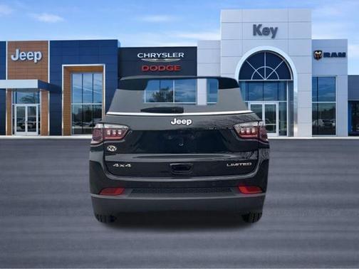 Diamond Black Crystal Pearlcoat 2025 Jeep Compass Limited