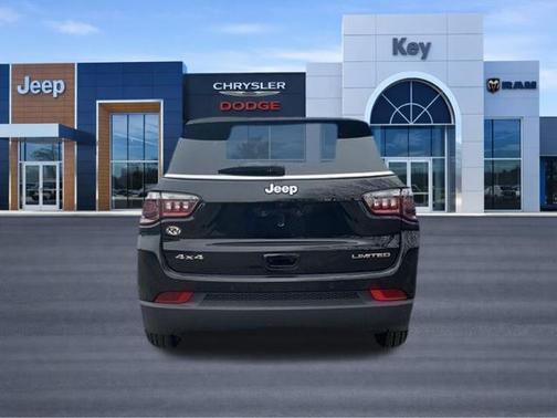 Diamond Black Crystal Pearlcoat 2025 Jeep Compass Limited